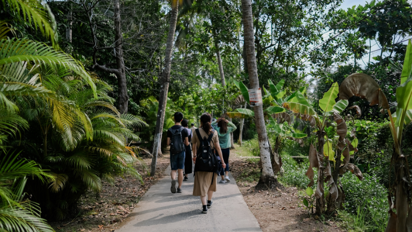Veja com o Instituto Econacional como o envolvimento direto das comunidades impulsiona o turismo responsável e gera inclusão.
