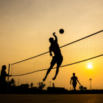 Gustavo Luíz Guilherme Pinto destaca como o vôlei promove saúde física, trabalho em equipe e equilíbrio emocional.