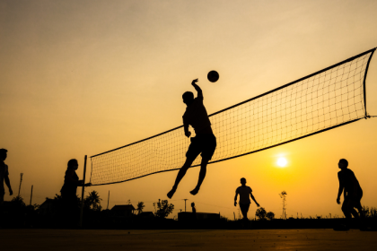 Gustavo Luíz Guilherme Pinto destaca como o vôlei promove saúde física, trabalho em equipe e equilíbrio emocional.