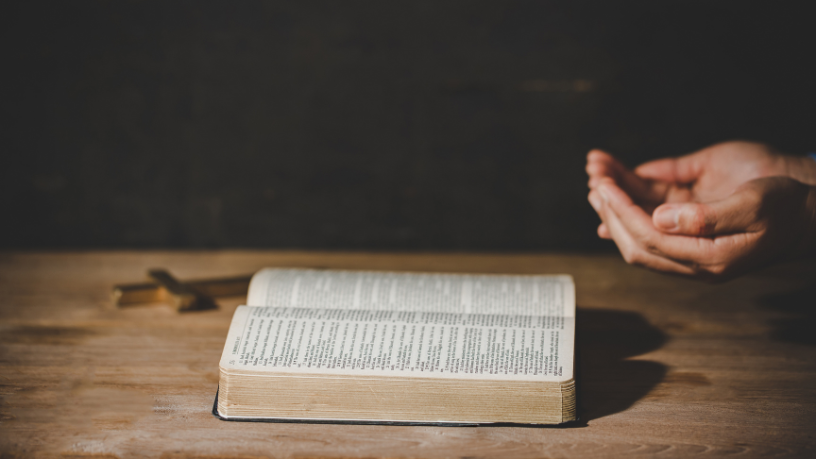 Ao tratar da liturgia católica, Jose Eduardo de Oliveira e Silva mostra como o engajamento ativo dos fiéis renova a espiritualidade comunitária.