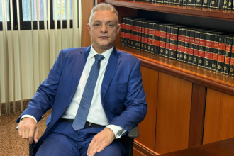 Leonardo Manzan analisa como responsabilidade fiscal e inovação regulatória aceleram a transição para uma economia de baixo carbono.