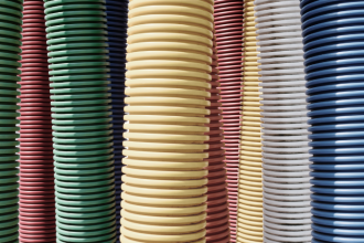 Elias Assum Sabbag Junior analisa como o plástico corrugado se tornou um diferencial estratégico para eficiência, redução de custos e sustentabilidade na cadeia logística.